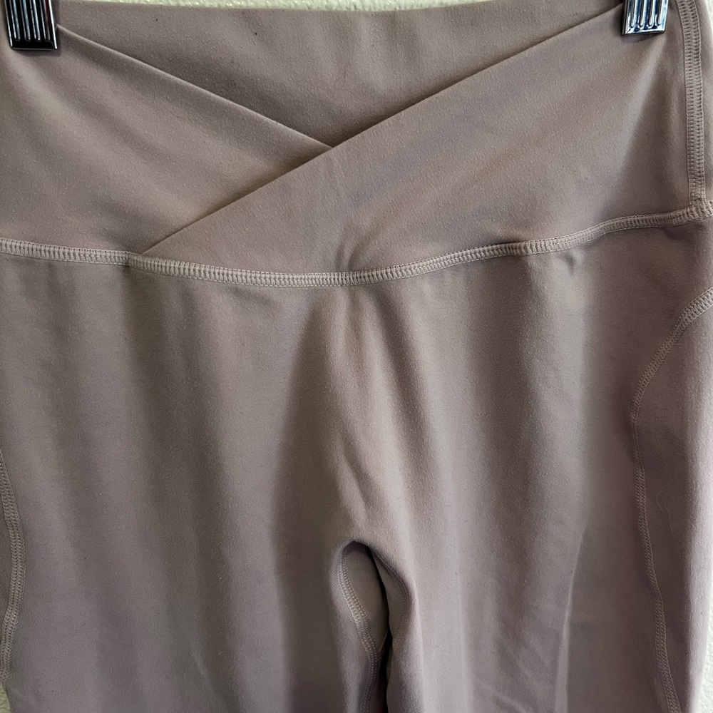 Alphalete Surface Cross Waist Leggings - Picture 4 of 6